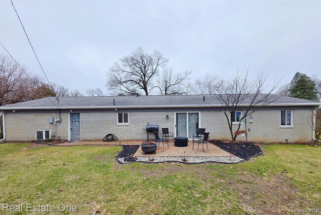 Building Photo - 2287 Strader Dr