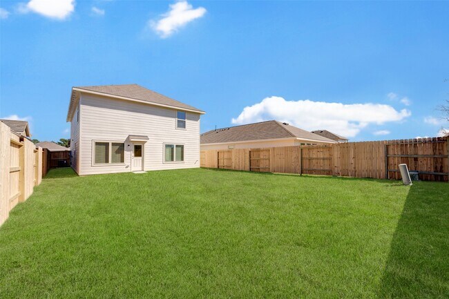 Building Photo - 17827 Pemswood Dr