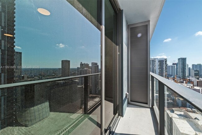 Building Photo - 121 NE 5th St