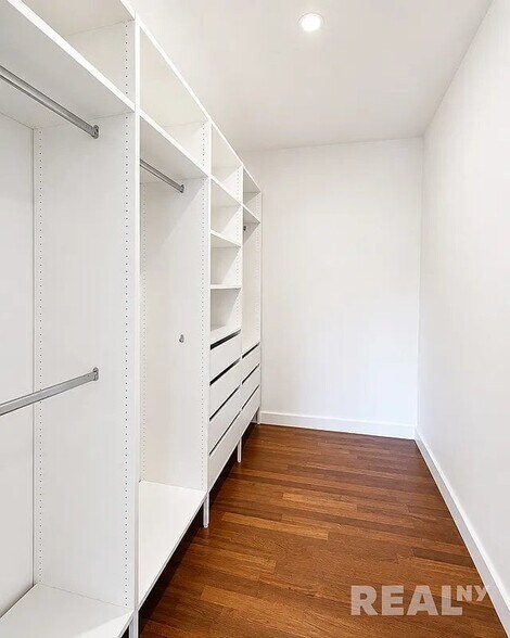 Building Photo - 20 Terrace Pl