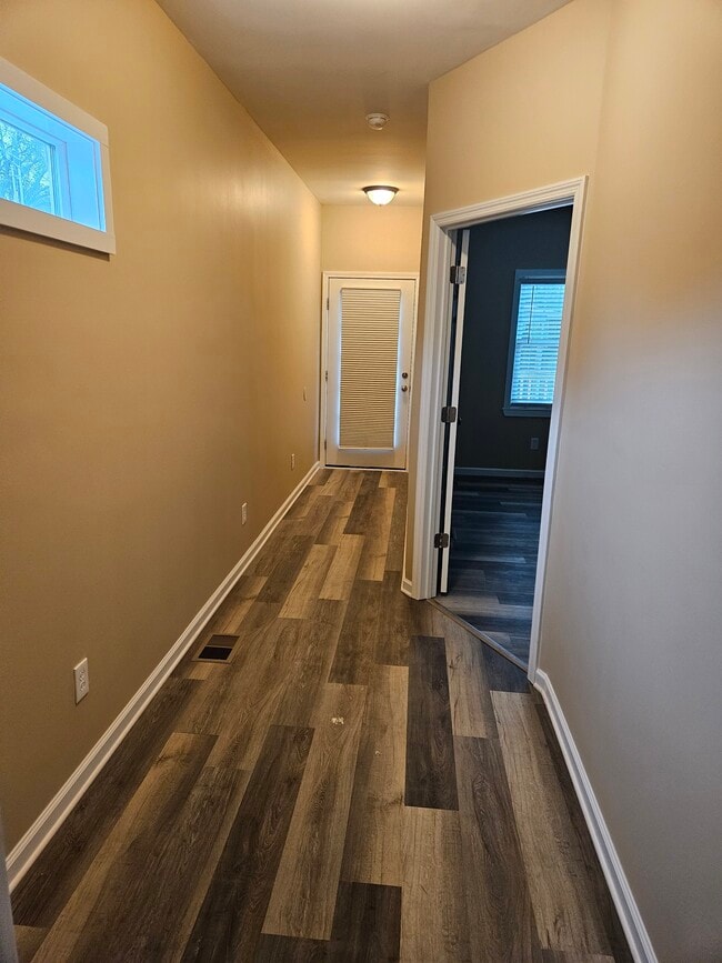 Building Photo - 1911 9th Ave N