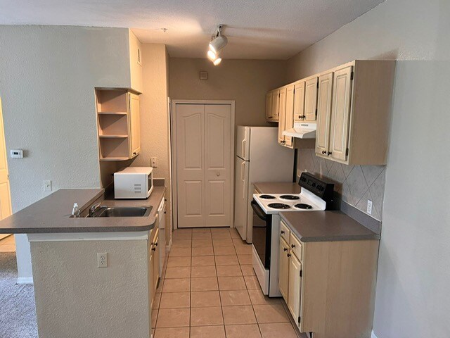 Building Photo - 1400 Lake Shadow Cir