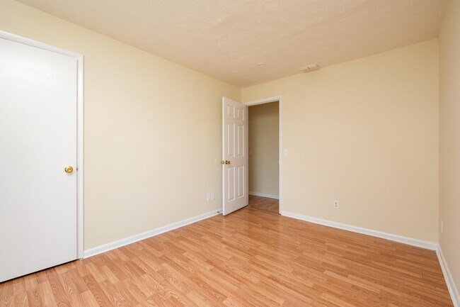 Building Photo - 40 South Ave