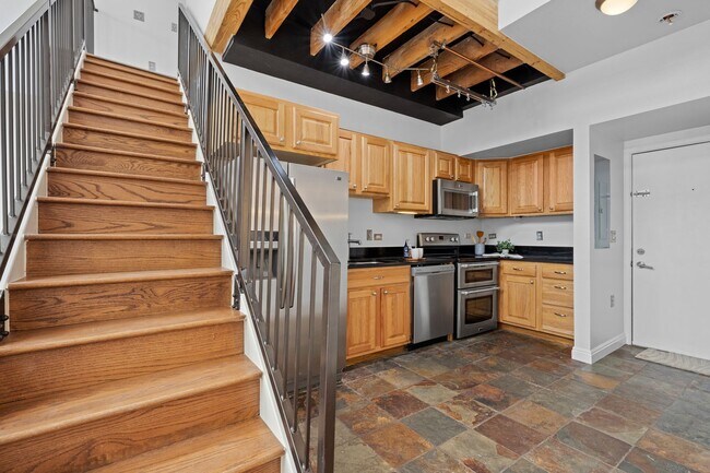 Building Photo - Top Level Condo in the Fire Clay Lofts in ...