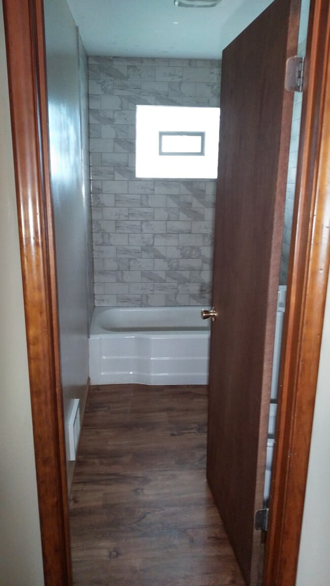 Building Photo - 725 N H St