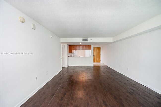 Building Photo - 1200 Brickell Bay Dr