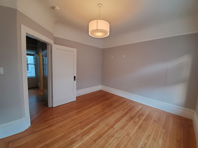 Building Photo - Hayes Valley-NOPA 1 Bedroom