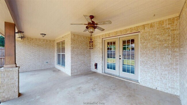 Building Photo - 3925 Devrne Dr