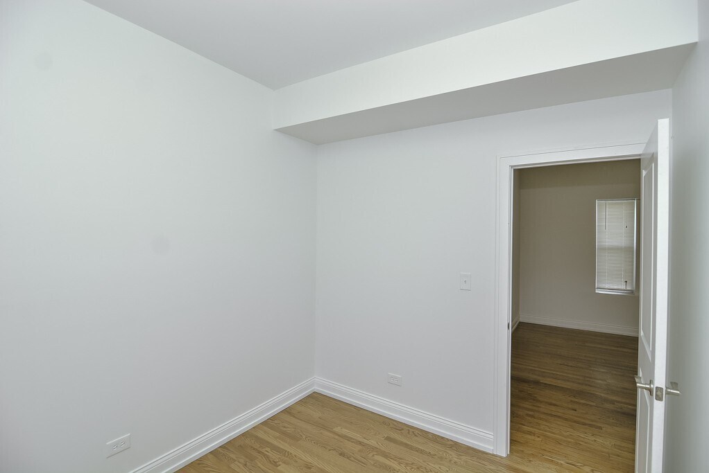 Building Photo - 4911 W Cuyler Ave