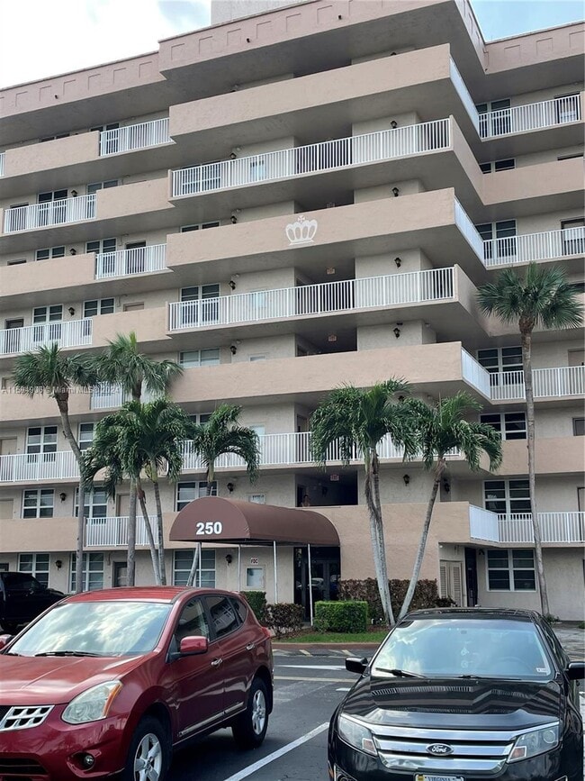 Building Photo - 250 Jacaranda Dr