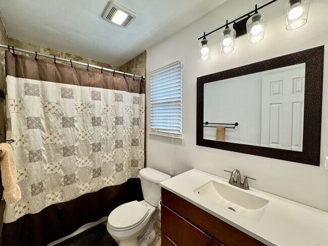 Building Photo - First-Time Rental! Available 08-07-26 - Fenced Yard, Pet Friendly, Attached 2-Car Garage!