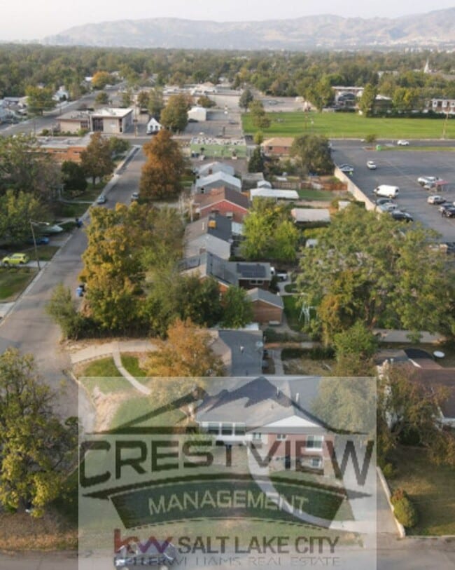 Building Photo - Martin Triplex