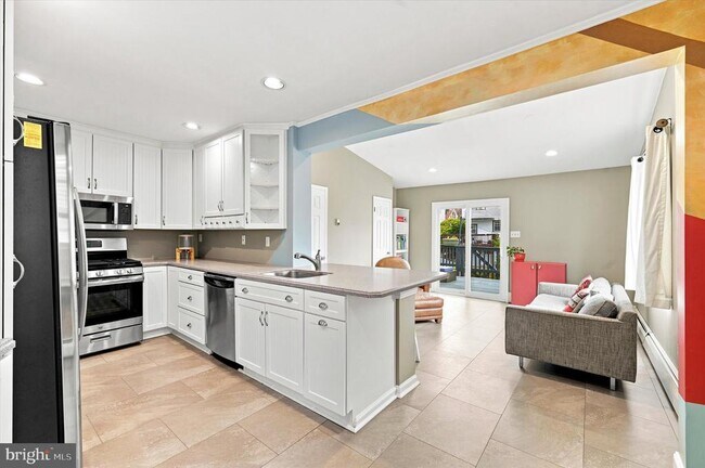 Building Photo - 610 Woodcrest Ave