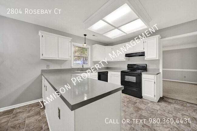 Building Photo - 2804 Rosebay Ct