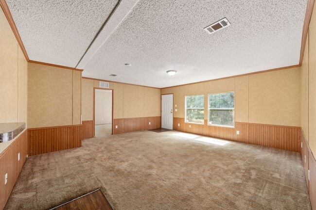 Building Photo - Spacious 3BR/2BA Home  Available Now!