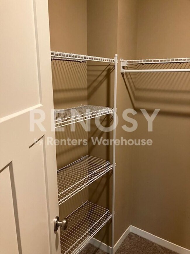 Building Photo - Available now - 1 Bedroom 1 Bath Condo in Golden Valley