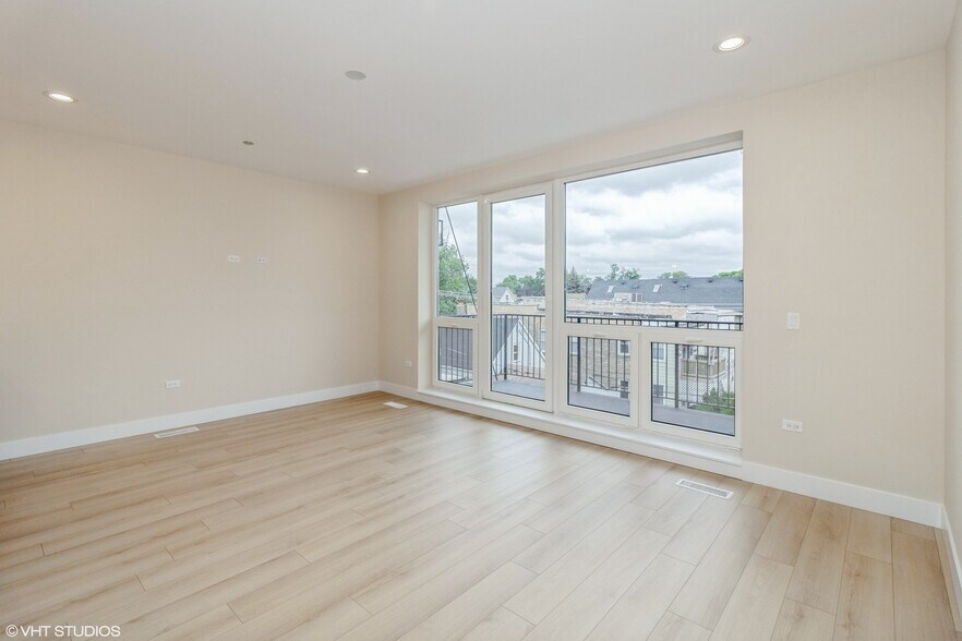 Building Photo - 3045 W Irving Park Rd