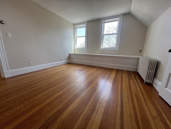 Building Photo - 22 Park Rd