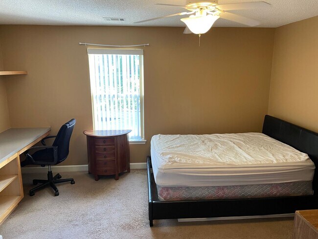 Building Photo - Fully Furnished Unit in Harts Cove!