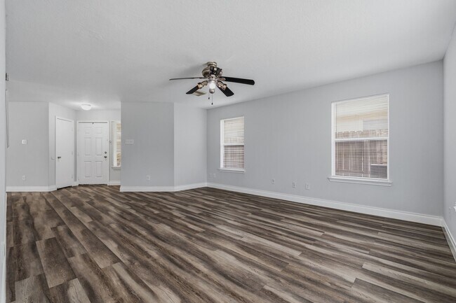 Building Photo - 1427 Hade Falls Ln