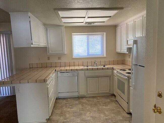 Building Photo - 11212 Torrey Pines Dr