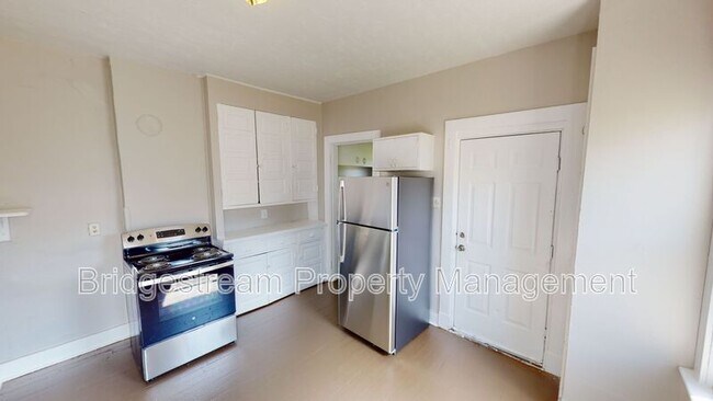 Building Photo - 808 Huffman Ave