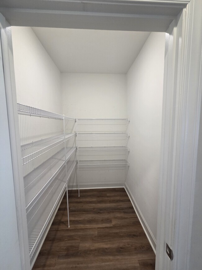 Building Photo - 2105 Thornbury Cove