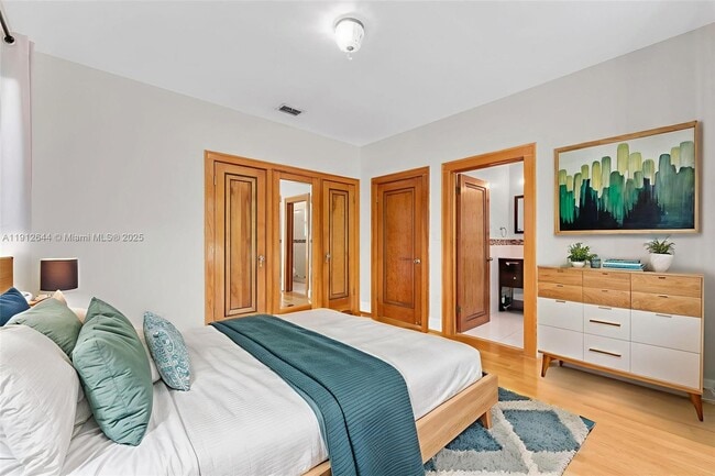 Building Photo - 1514 Capri St