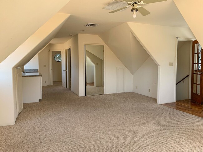 Building Photo - 2 Bedroom Country Home in Hollister