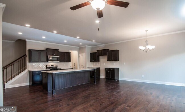 Building Photo - 2006 Wheylon CT