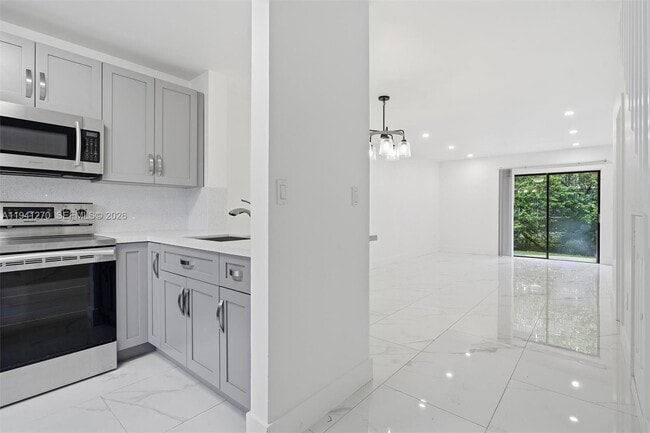 Building Photo - 6850 NW 173rd Dr