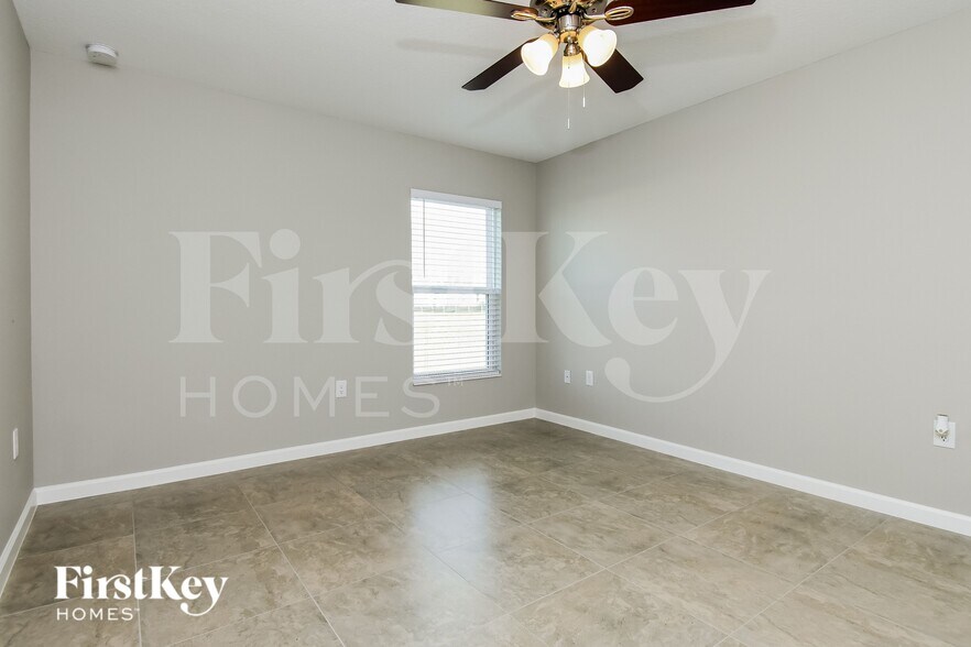 Building Photo - 462 Earhart Dr