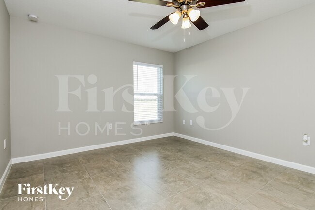 Building Photo - 462 Earhart Dr