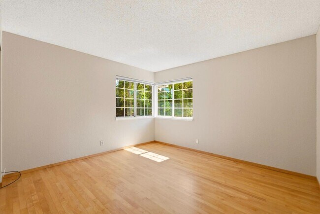Building Photo - 7175 Cahen Dr