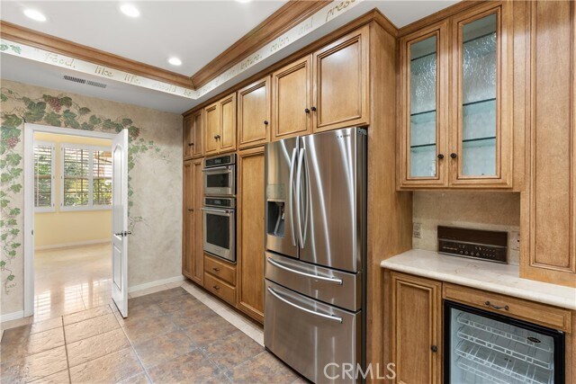 Building Photo - 6121 Greenbrier Dr