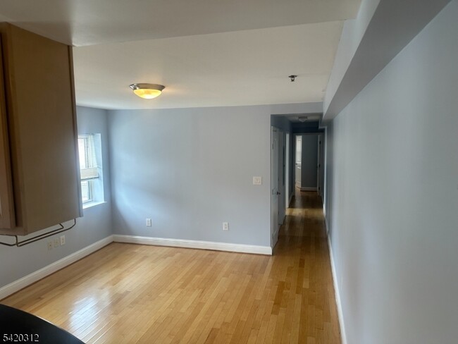 Building Photo - 70 S Munn Ave