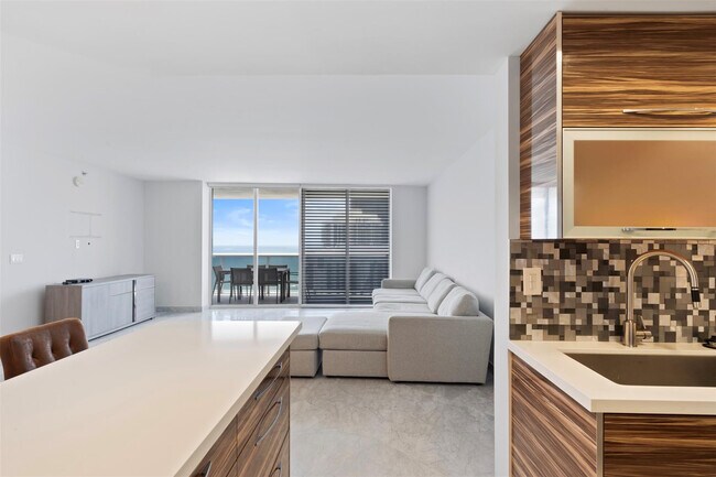 Building Photo - 18911 Collins Ave