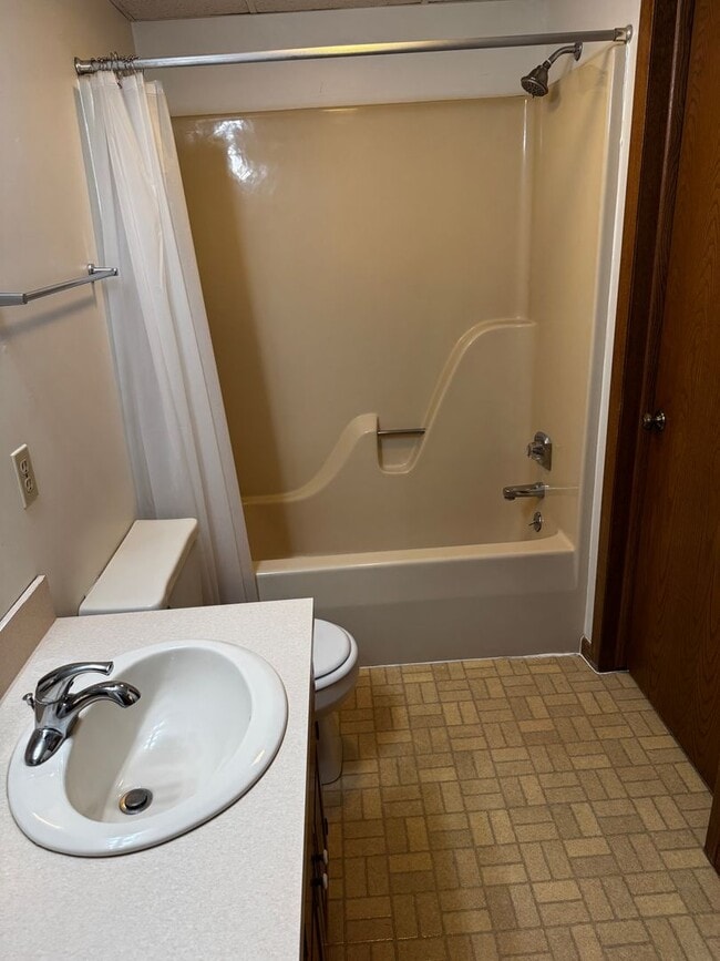 Building Photo - Two bedroom apartment