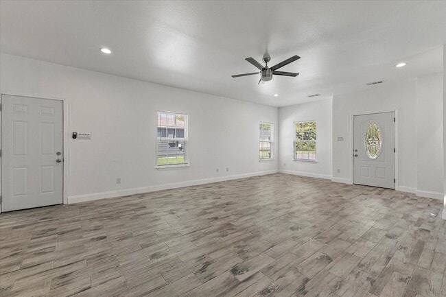 Building Photo - 3045 Barling St