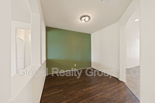 Building Photo - 2118 Pecan Haven