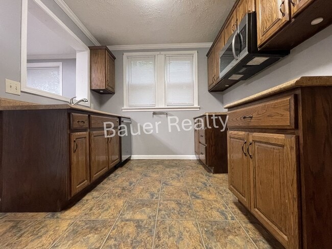 Building Photo - Large Four Bedroom Home