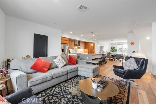 Building Photo - 1029 White Knoll Dr