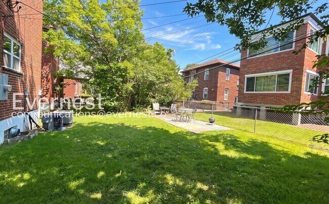 Building Photo - 3 Bed / 1 Bath / Vouchers Accepted / Available Now!