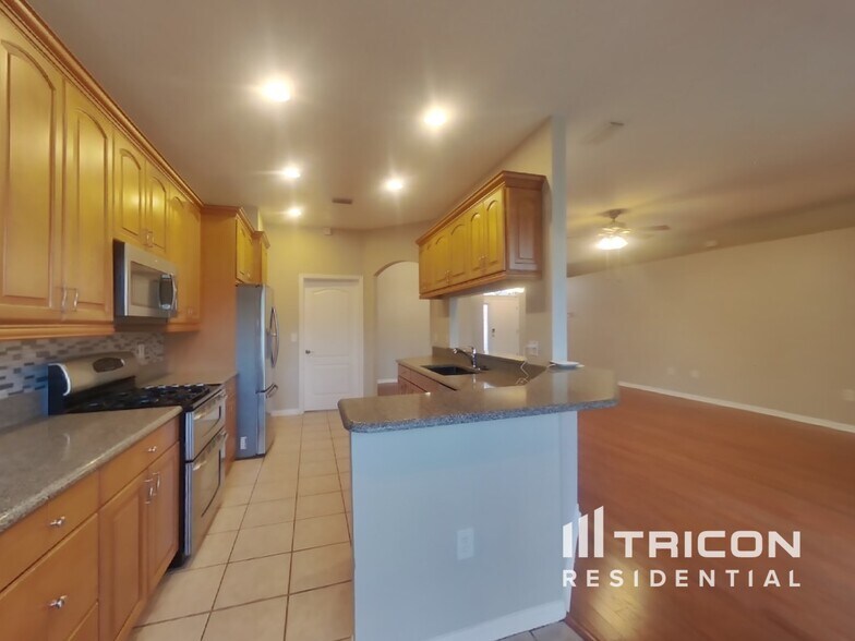 Building Photo - 24409 Breezy Oak Ct