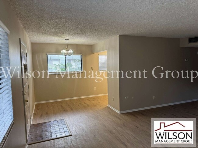 Building Photo - 2365 Oak Park Way