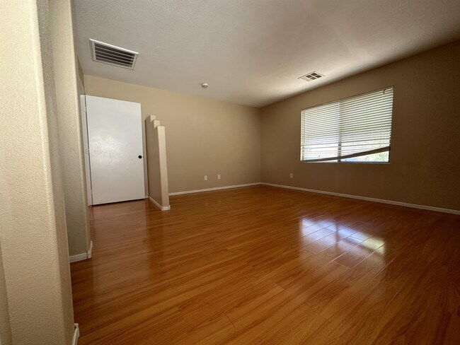 Building Photo - 5537 Spruce Hill Ct