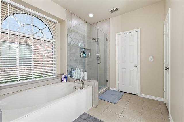 Building Photo - 2122 Trickling Creek Dr