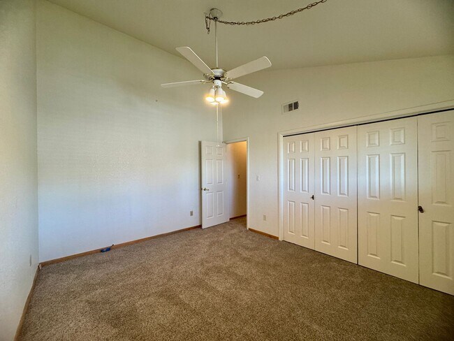 Building Photo - 2555 Westridge Dr