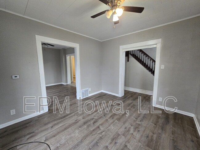 Building Photo - 214 Edwards St