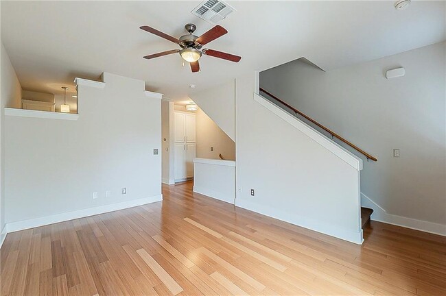 Building Photo - 13420 Lyndhurst St